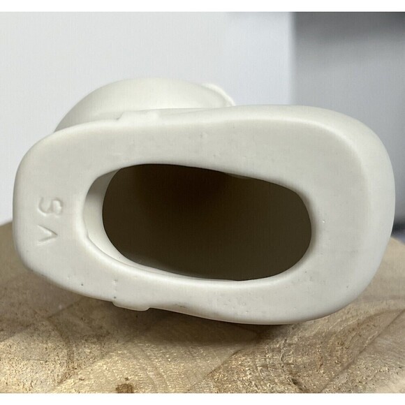 Porcelain Virgin Mary Mother Of Jesus Praying 4.5” Tall Signed - Picture 12 of 16